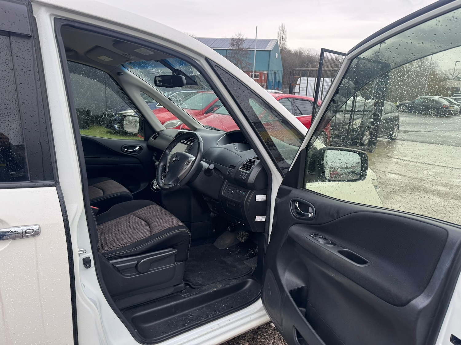 Used Nissan Serena for sale - 77483287: Photo 11