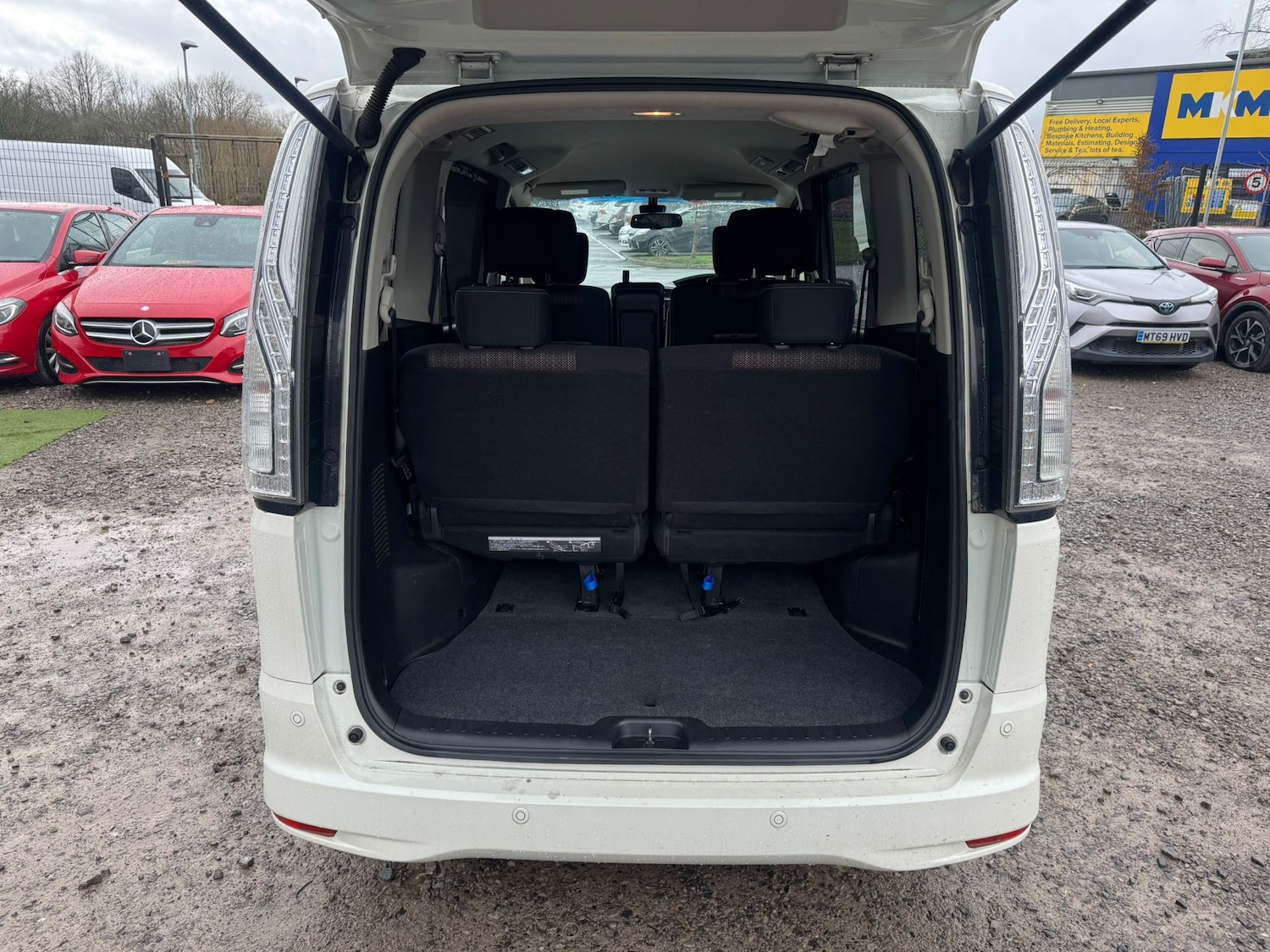 Used Nissan Serena for sale - 77483287: Photo 16