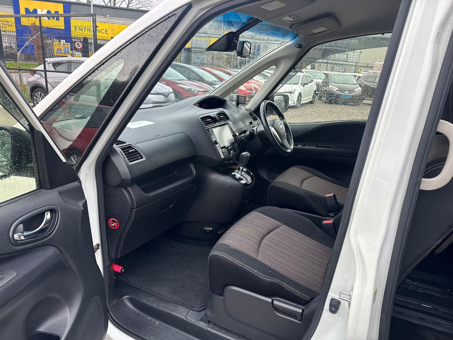 Used Nissan Serena for sale - 77483287: Photo 18