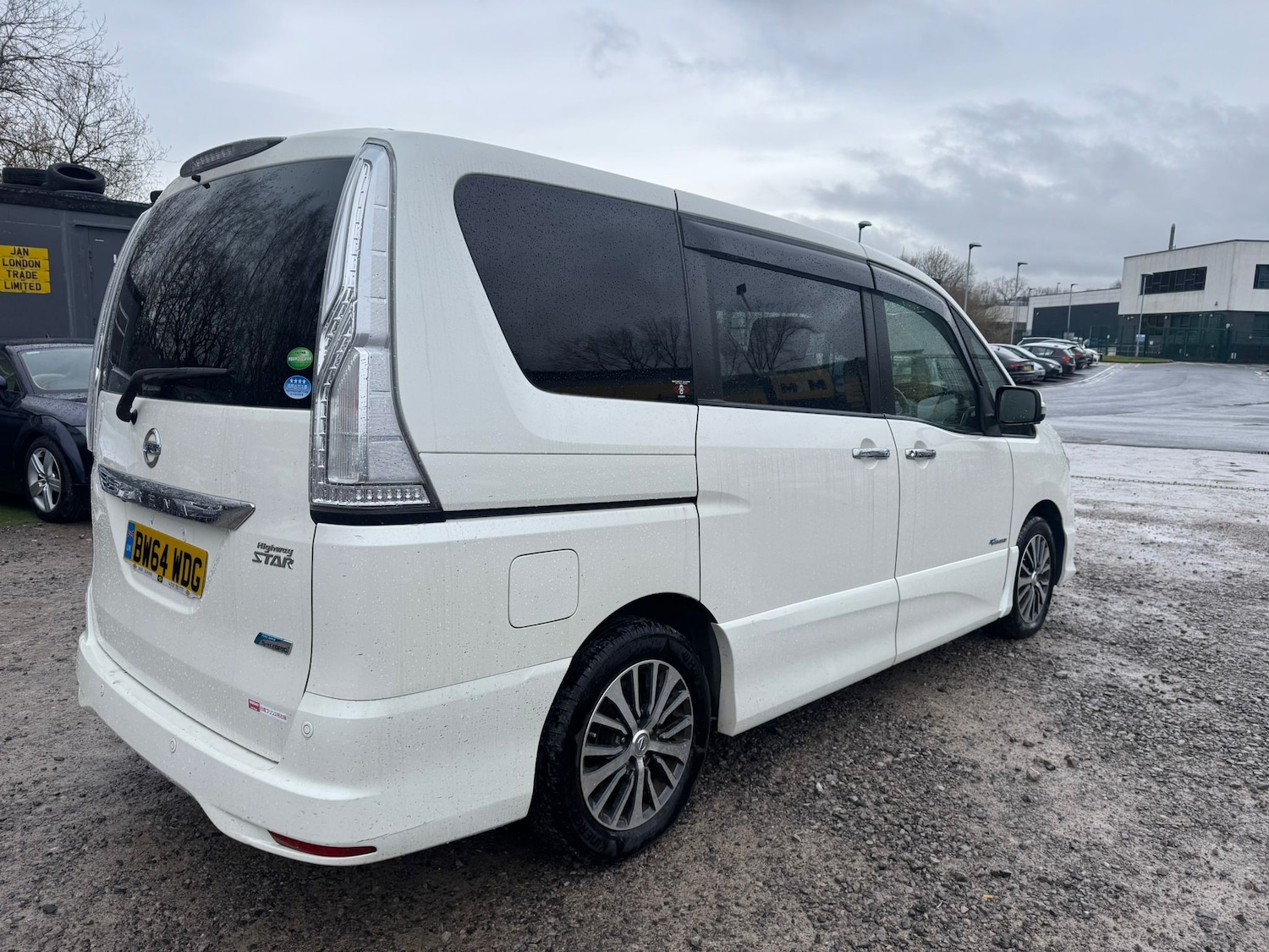 Used Nissan Serena for sale - 77483287: Photo 3