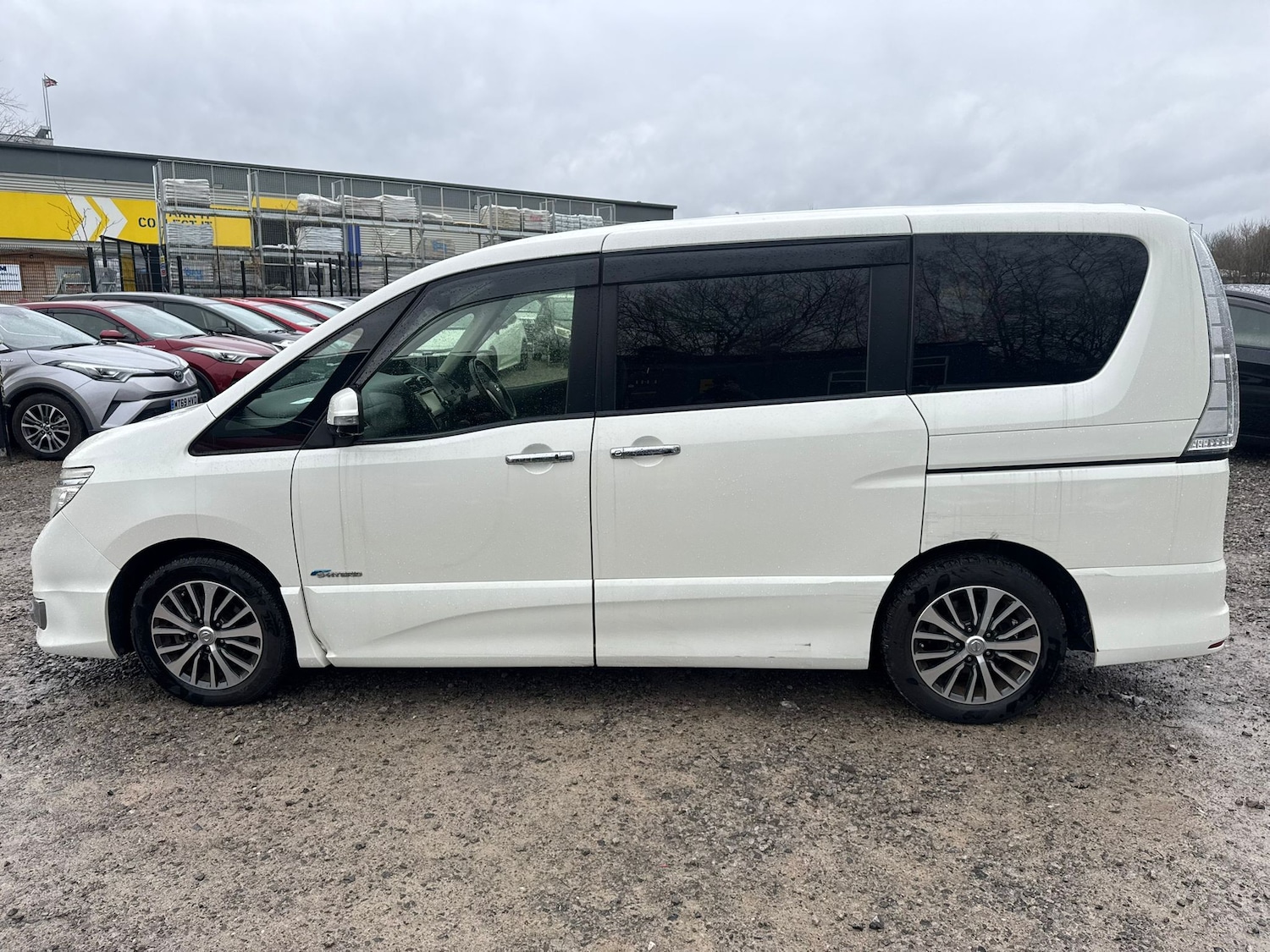 Used Nissan Serena for sale - 77483287: Photo 6