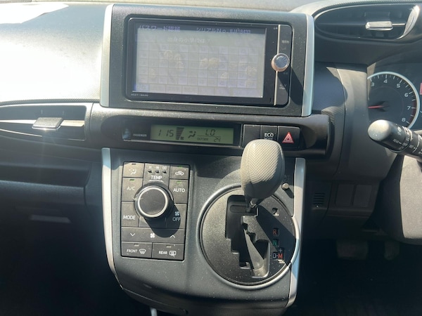 Used Toyota Wish for sale - 74688502: Photo 27