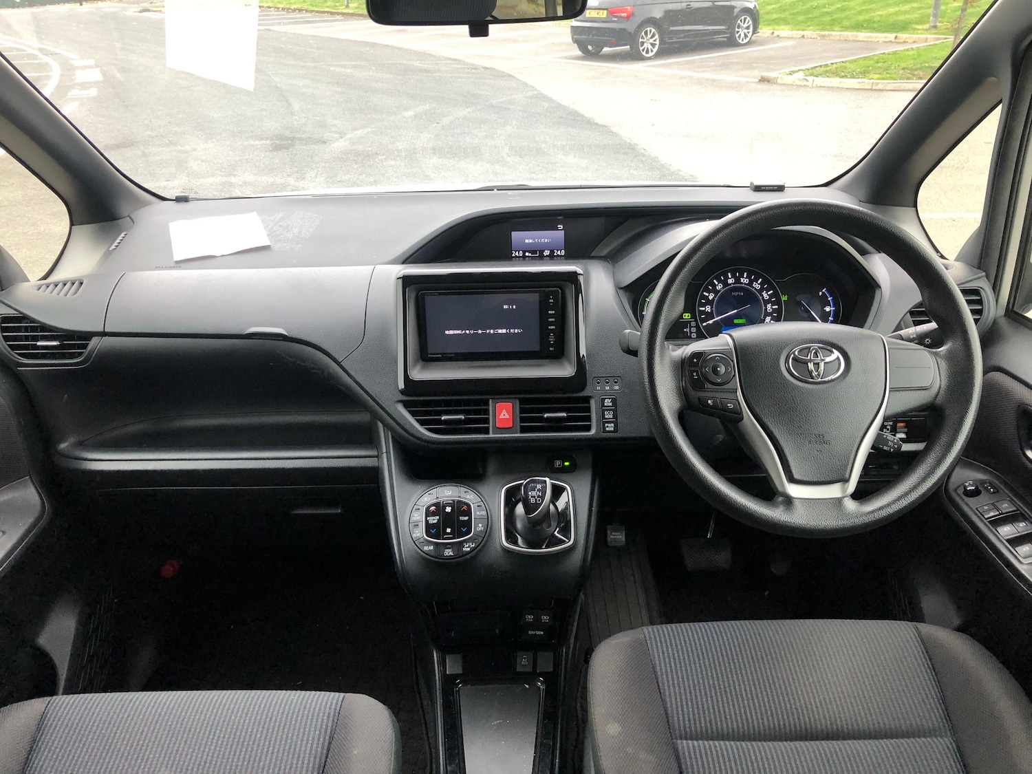 Used Toyota Noah 2025 for sale - 76317408: Photo 13