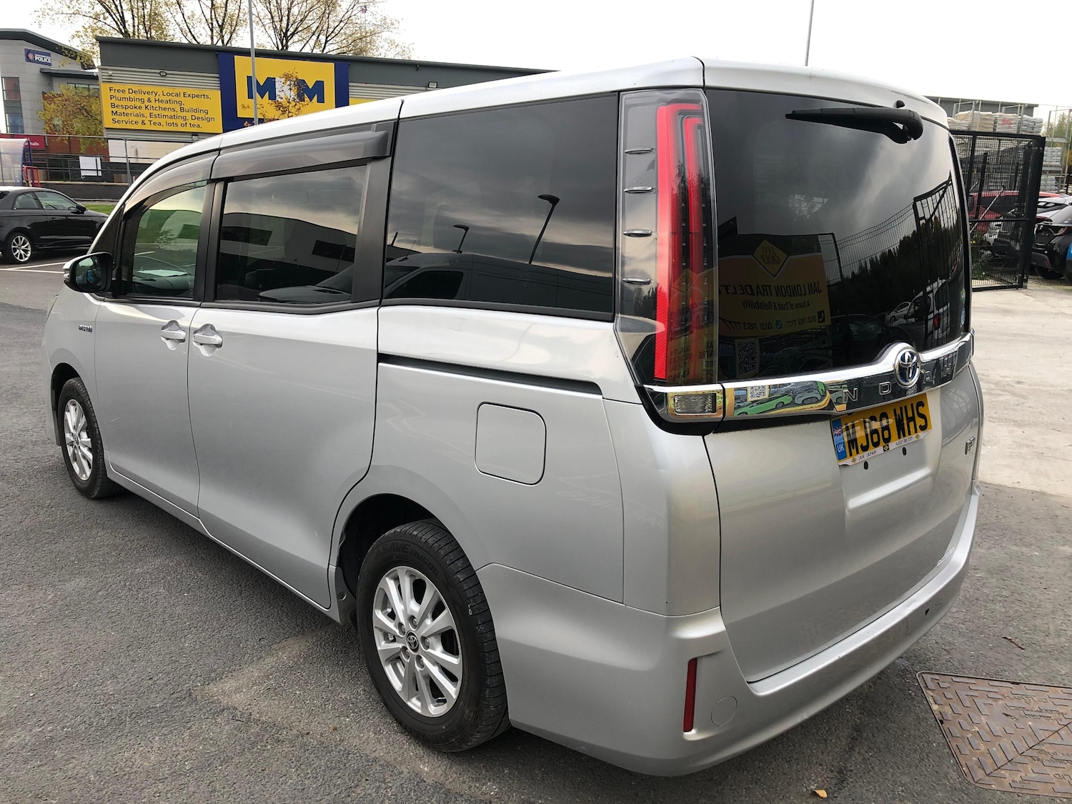 Used Toyota Noah 2025 for sale - 76317408: Photo 3