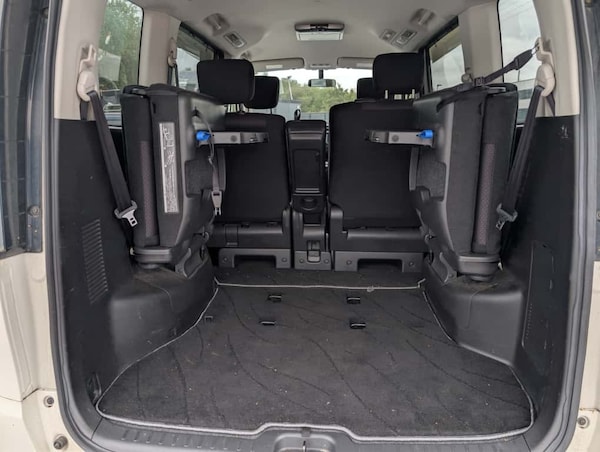 Used Nissan Serena for sale - 76217647: Photo 11