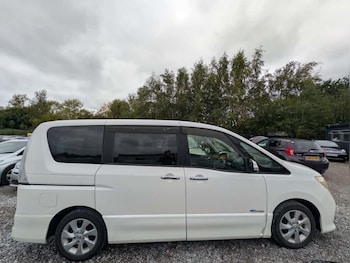 Used Nissan Serena for sale - 76217647: Photo 2