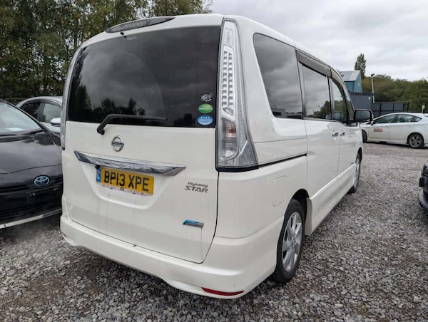 Used Nissan Serena for sale - 76217647: Photo 3