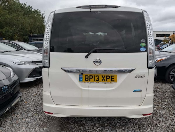 Used Nissan Serena for sale - 76217647: Photo 4