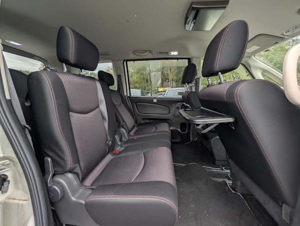 Used Nissan Serena for sale - 76217647: Photo 9