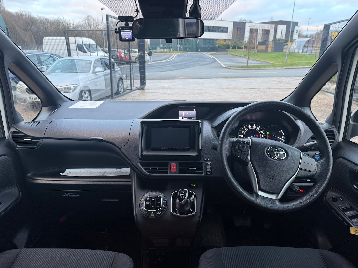 Used Toyota Noah for sale - 77241494: Photo 12