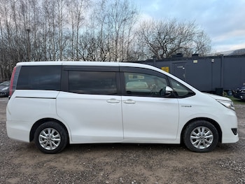 Used Toyota Noah 2020 for sale - 77241494: Photo