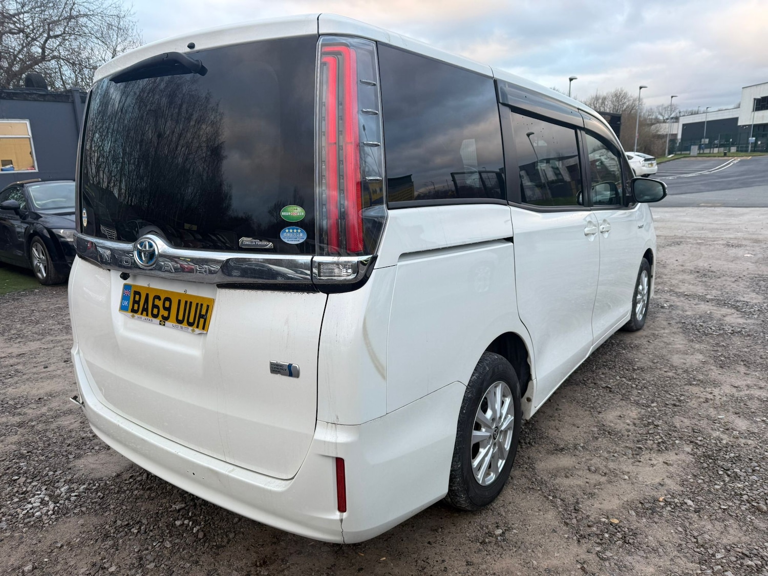 Used Toyota Noah for sale - 77241494: Photo 3