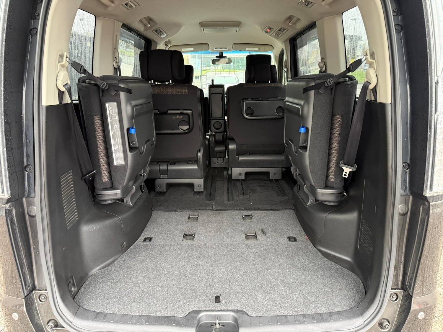 Used Nissan Serena for sale - 76896386: Photo 14