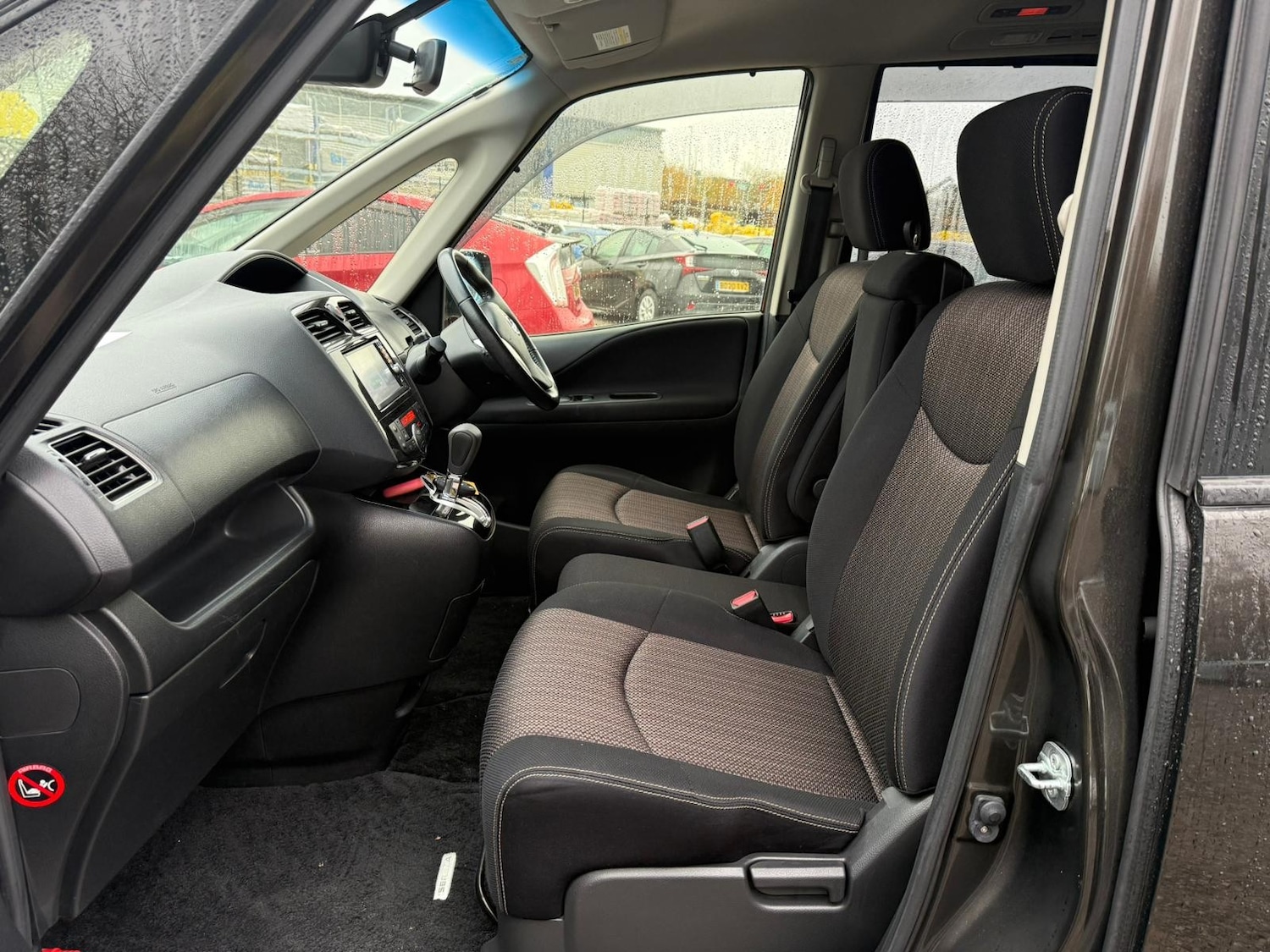 Used Nissan Serena for sale - 76896386: Photo 19