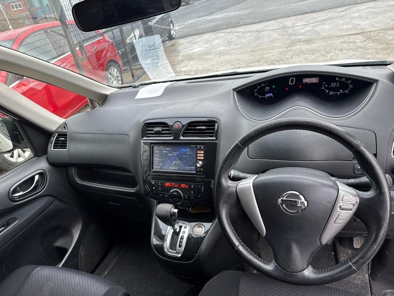 Used Nissan Serena for sale - 77552478: Photo 12