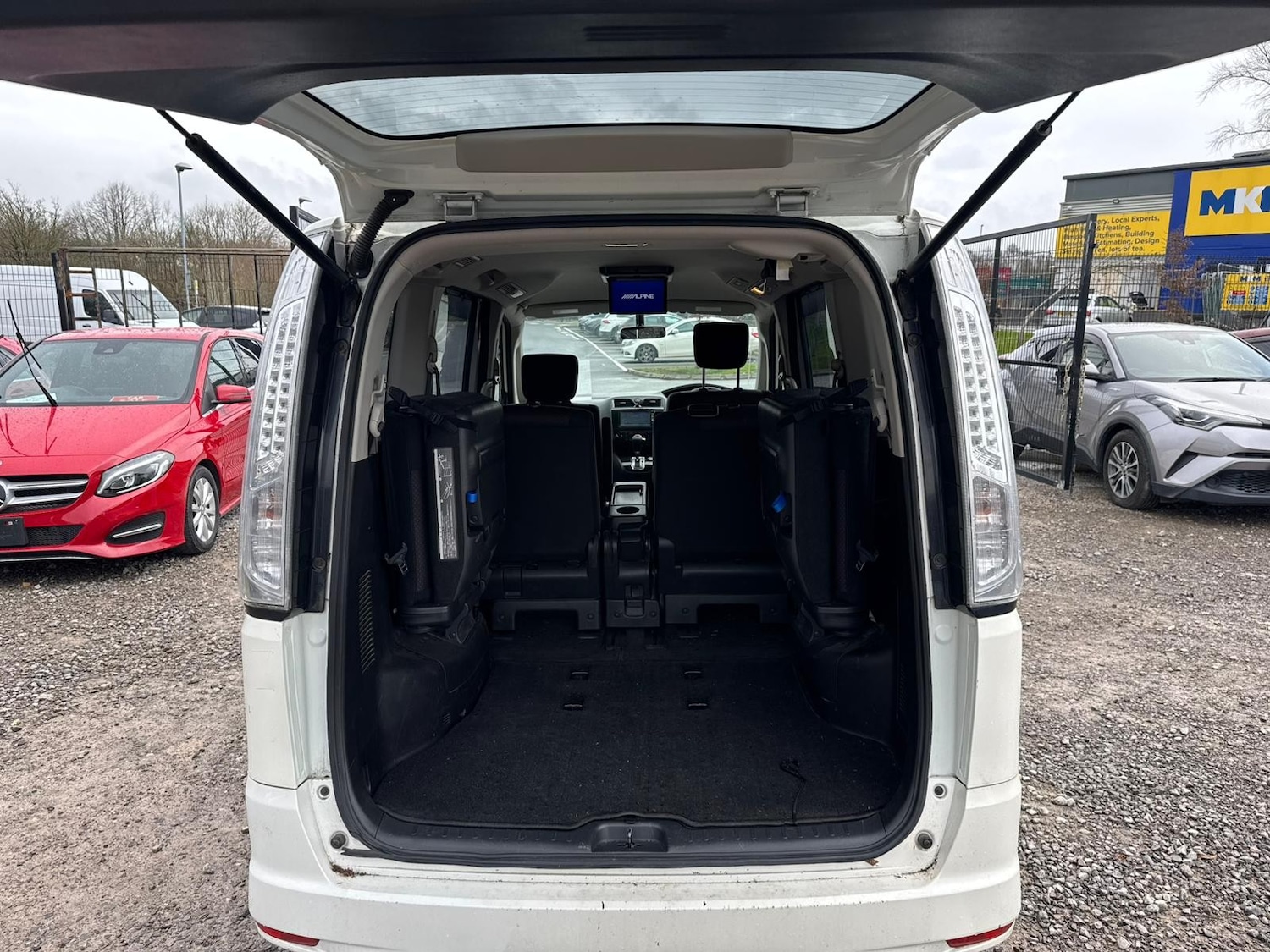 Used Nissan Serena for sale - 77552478: Photo 16