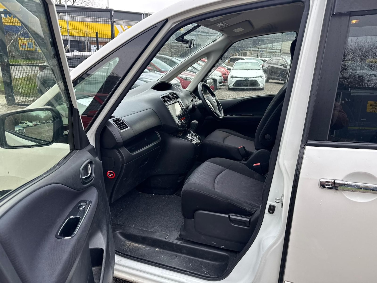 Used Nissan Serena for sale - 77552478: Photo 18