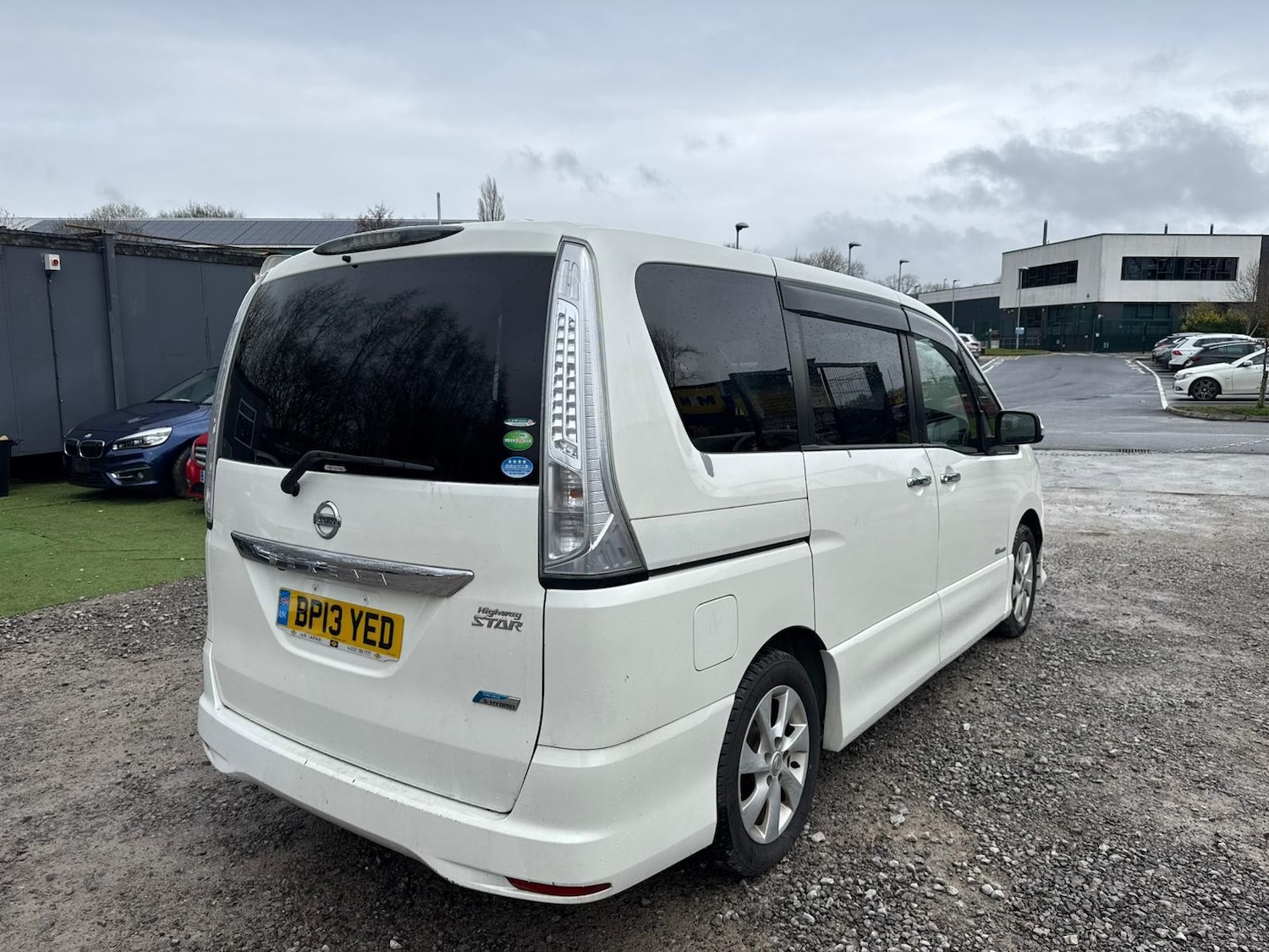 Used Nissan Serena for sale - 77552478: Photo 3
