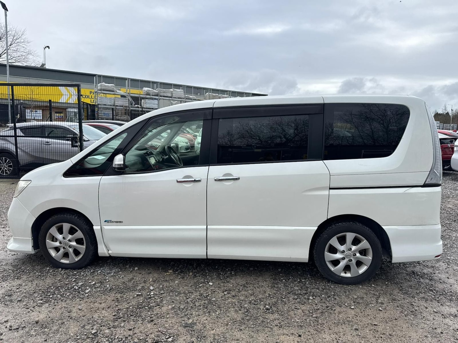 Used Nissan Serena for sale - 77552478: Photo 7