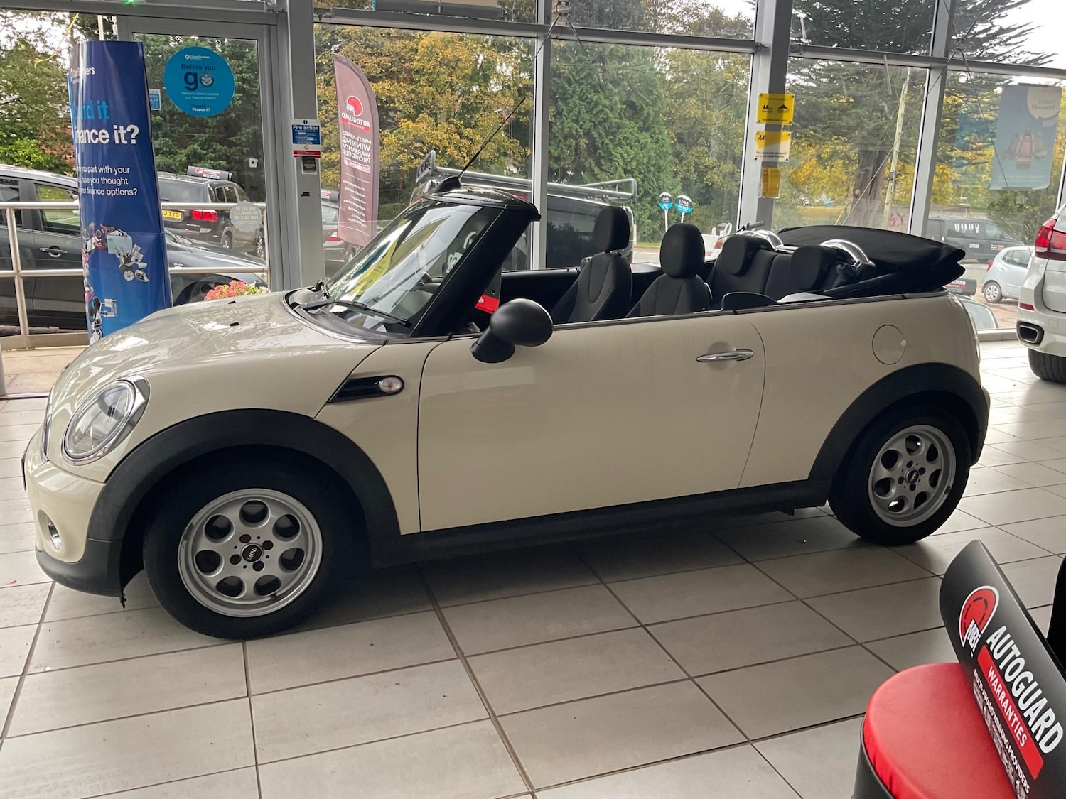 Used MINI Convertible 2013 for sale - 76405502: Photo 11