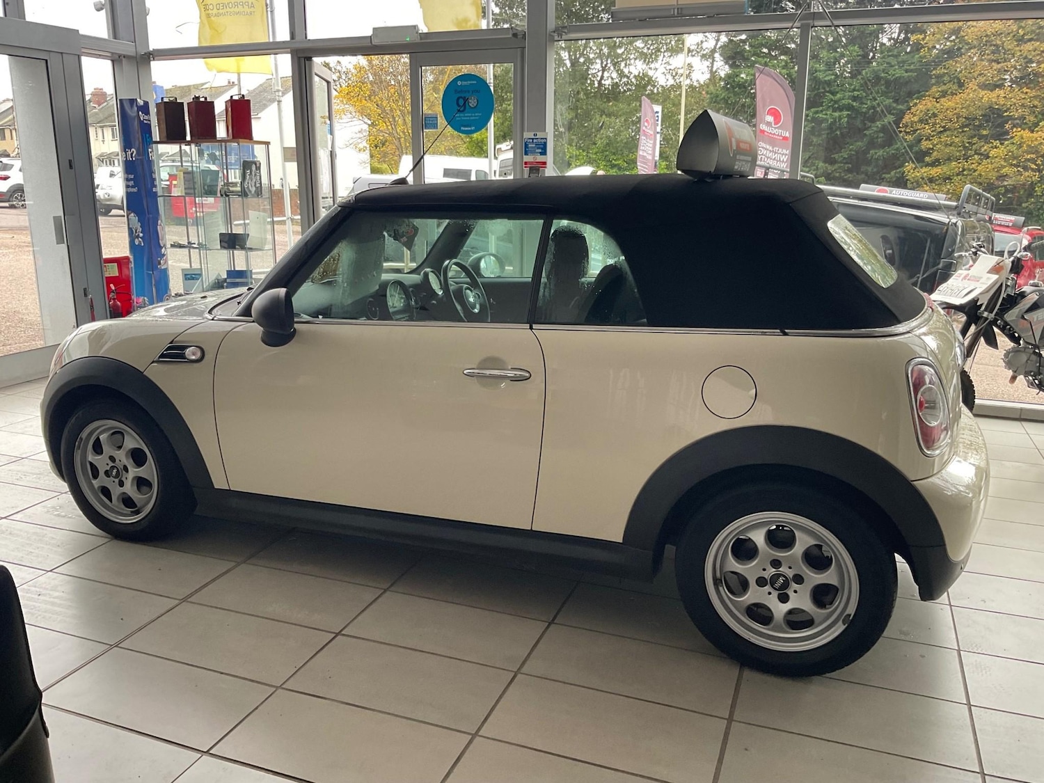 Used MINI Convertible 2013 for sale - 76405502: Photo 9