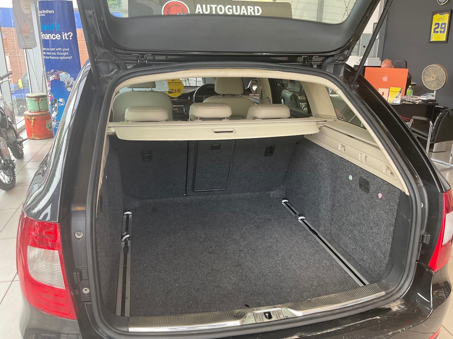 Used Skoda Superb 2011 for sale - 76138760: Photo 28