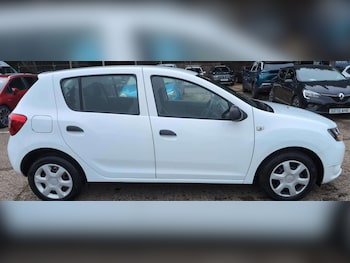 Used Dacia Sandero 2015 for sale - 77363337: Photo