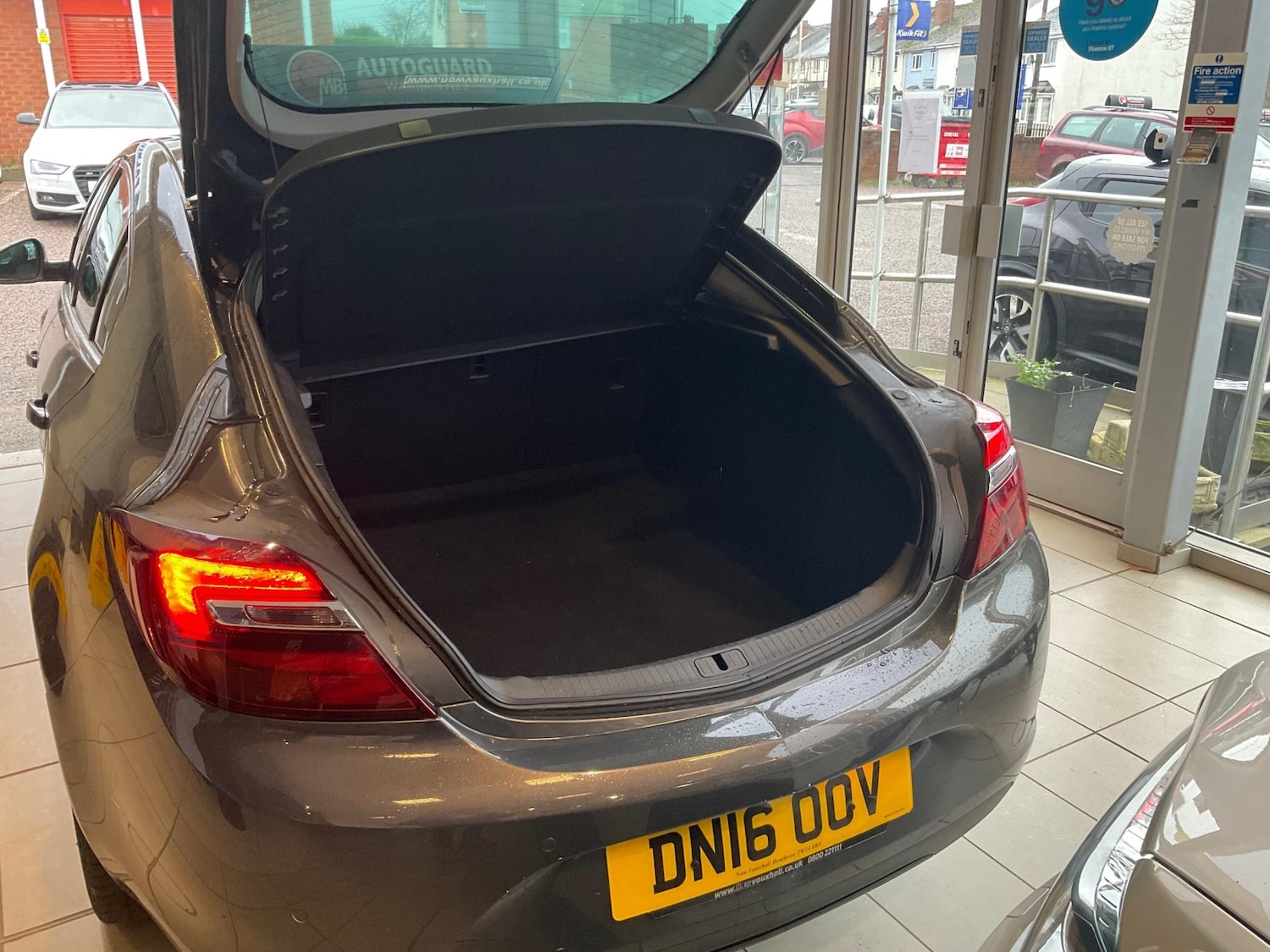 Used Vauxhall Insignia 2016 for sale - 77779350: Photo 9