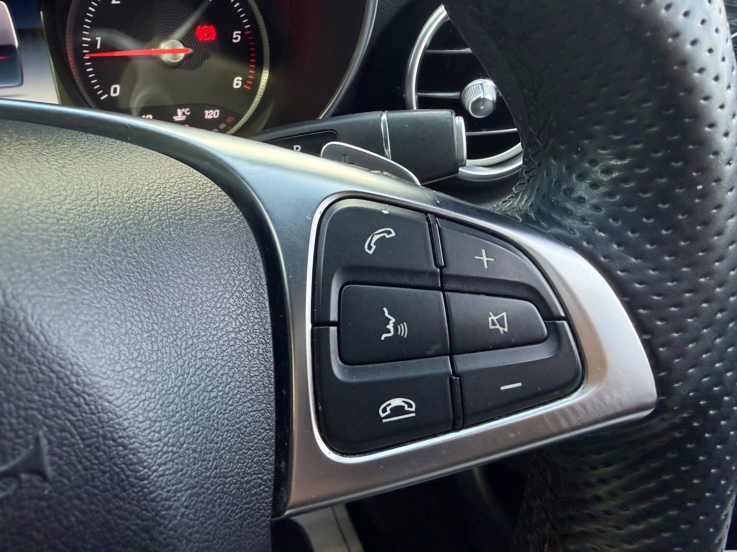 Used Mercedes-Benz GLC 2018 for sale - 77342656: Photo 48