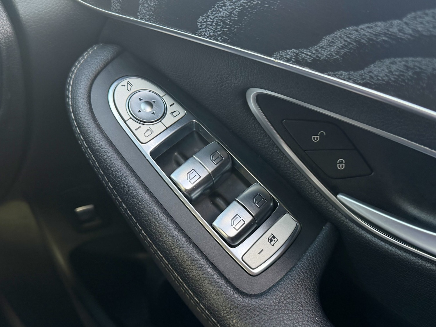 Used Mercedes-Benz GLC 2018 for sale - 77342656: Photo 52