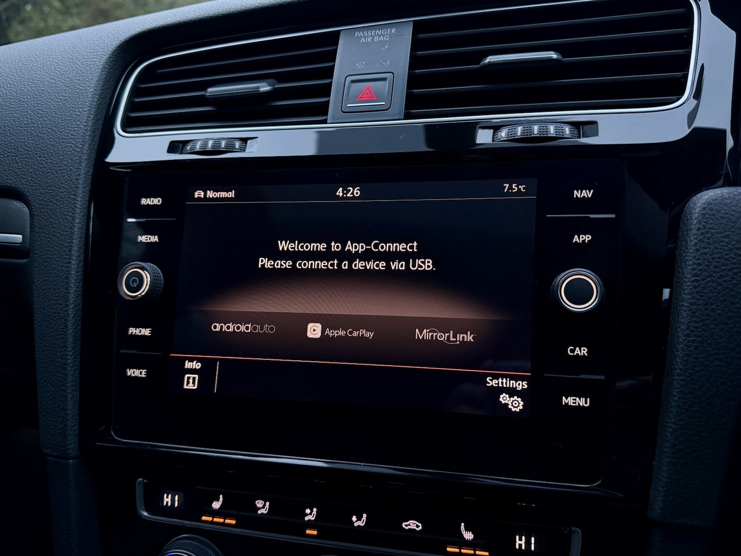 Used Volkswagen Golf 2017 for sale - 77329163: Photo 64