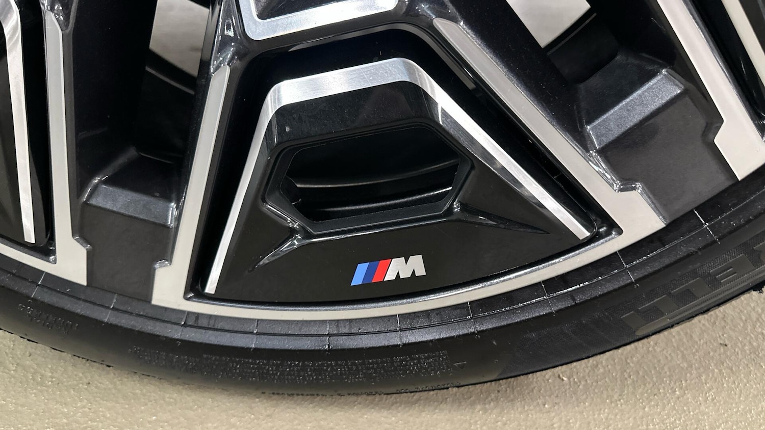 Used BMW iX 2025 for sale - 77892727: Photo 37