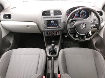 Used Volkswagen Polo 2015 for sale - 75612541: Photo