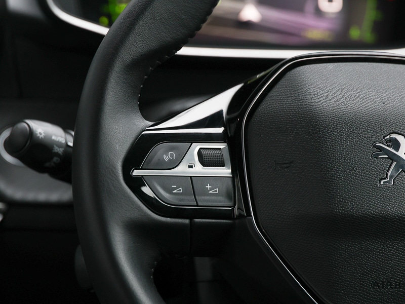 Used Peugeot 2008 2022 for sale - 77717121: Photo 9