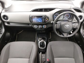 Used Toyota Yaris 2017 for sale - 77585035: Photo