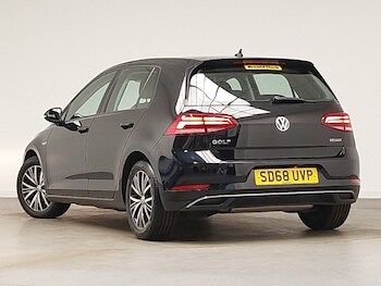 Used Volkswagen Golf 2018 for sale - 78147220: Photo