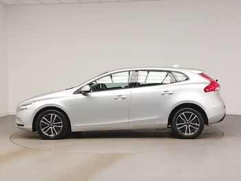Used Volvo V40 2018 for sale - 78440277: Photo