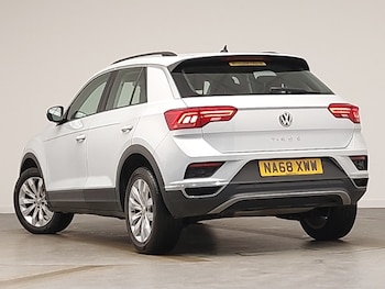 Used Volkswagen T-Roc 2018 for sale - 77141096: Photo