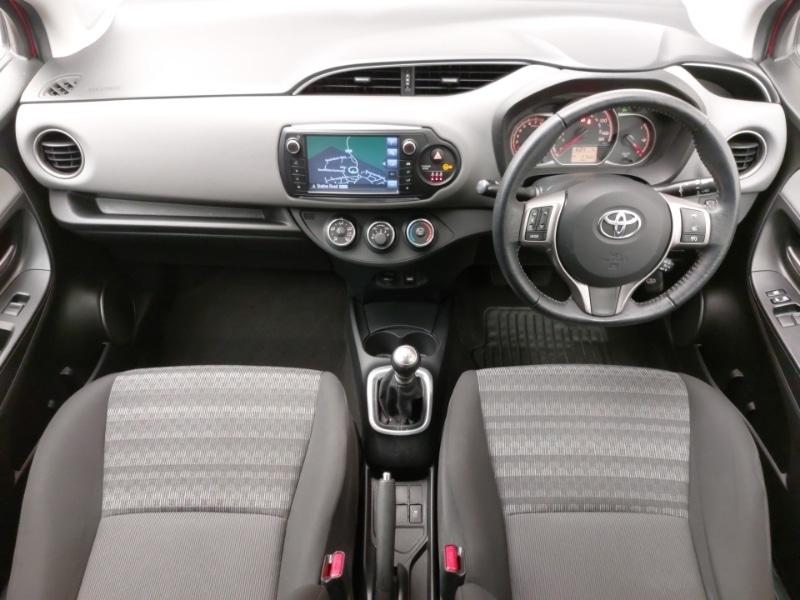 Used Toyota Yaris 2017 for sale - 77352509: Photo 2