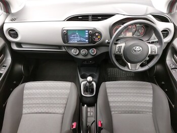 Used Toyota Yaris 2017 for sale - 77352509: Photo