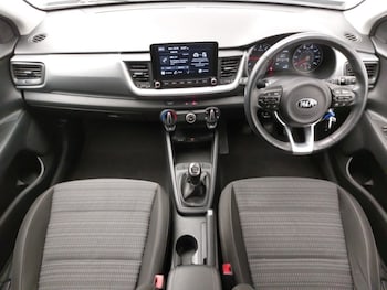 Used Kia Stonic 2021 for sale - 76116397: Photo 2