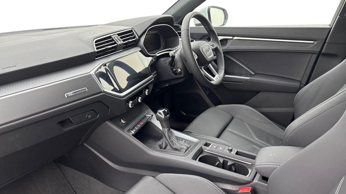 Used Audi Q3 2024 for sale - 76676516: Photo 2