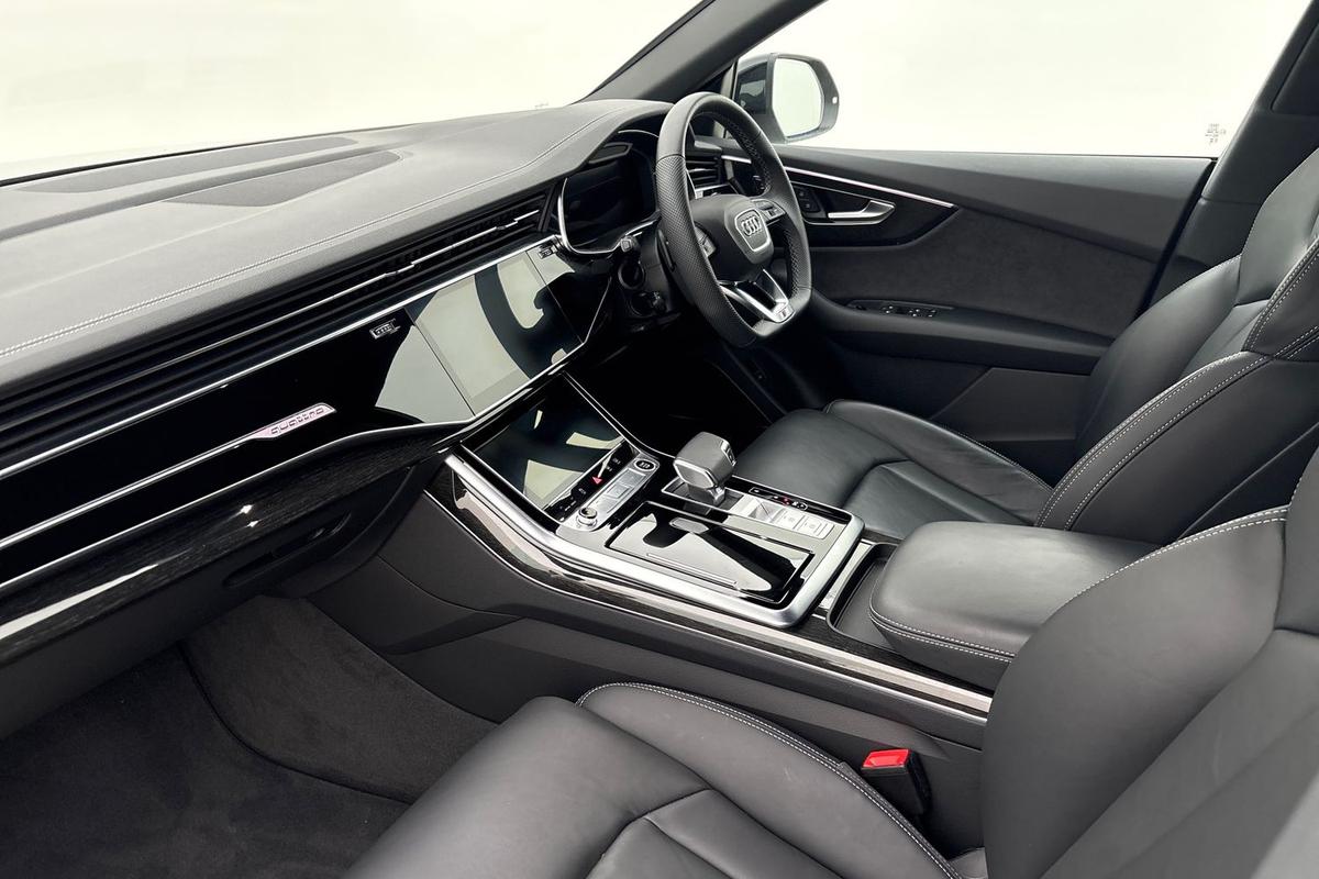 Used Audi Q8 2023 for sale - 76675645: Photo 2