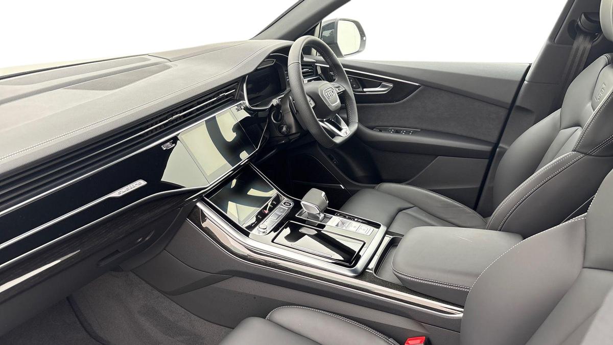 Used Audi Q8 2025 for sale - 76678177: Photo 2