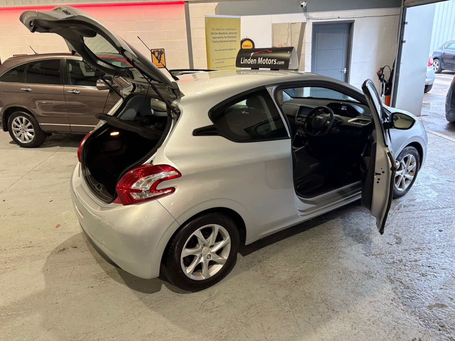 Used Peugeot 208 2013 for sale - 77289473: Photo 12