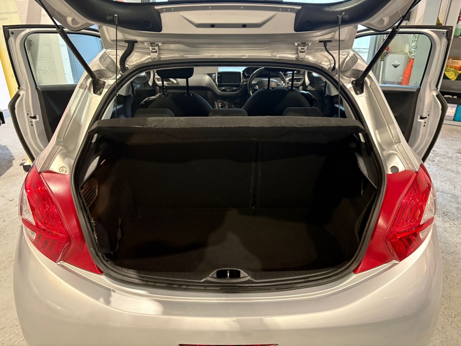 Used Peugeot 208 2013 for sale - 77289473: Photo 17