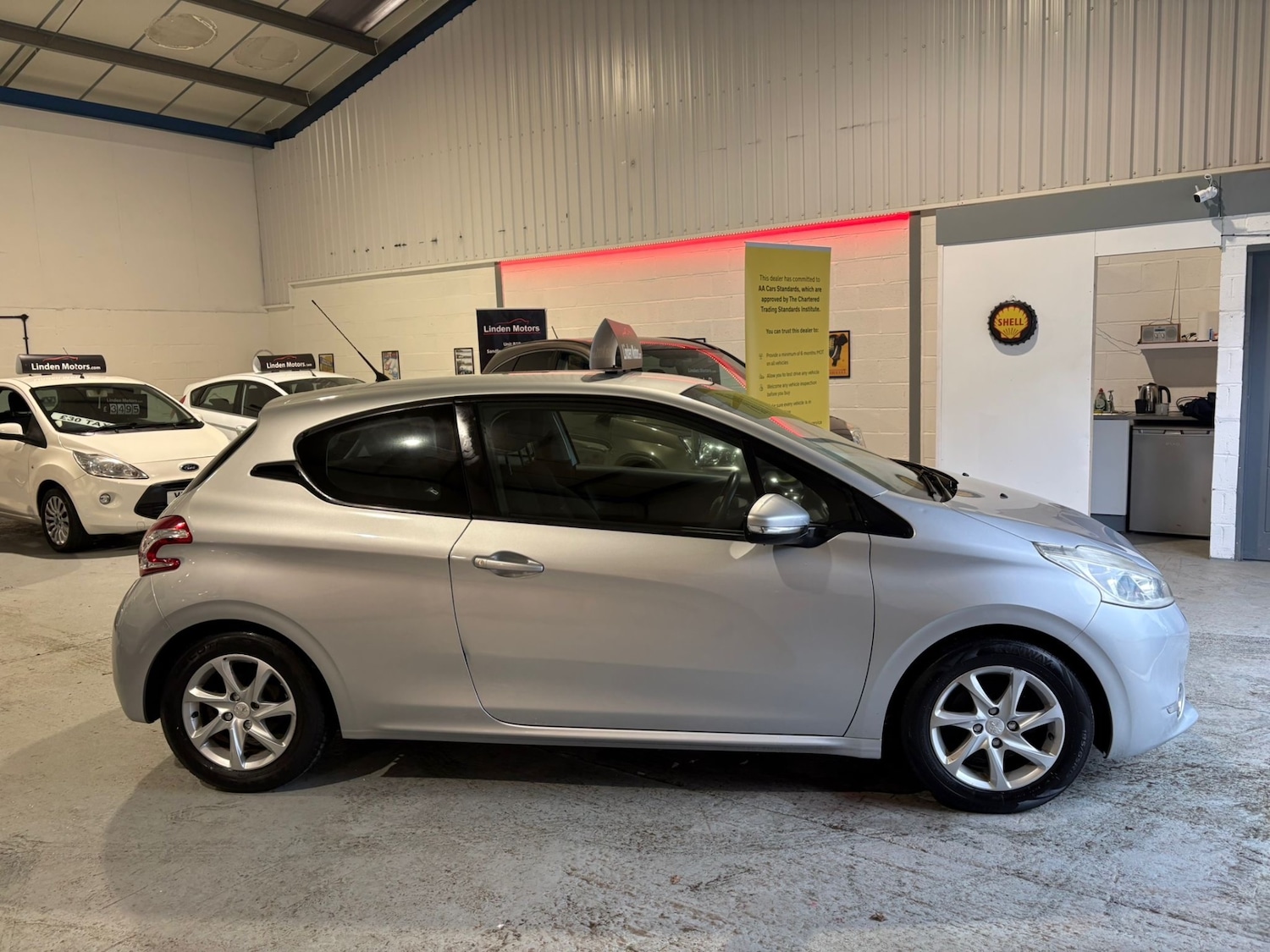 Used Peugeot 208 2013 for sale - 77289473: Photo 7