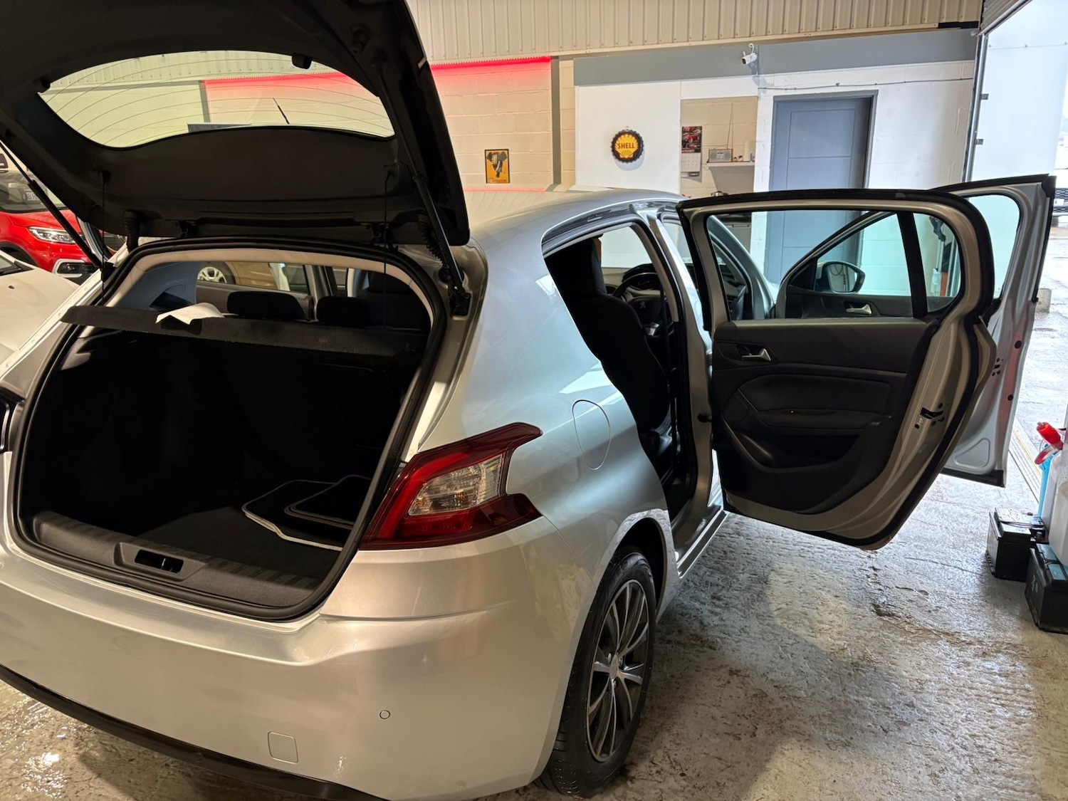 Used Peugeot 308 2015 for sale - 77438603: Photo 12