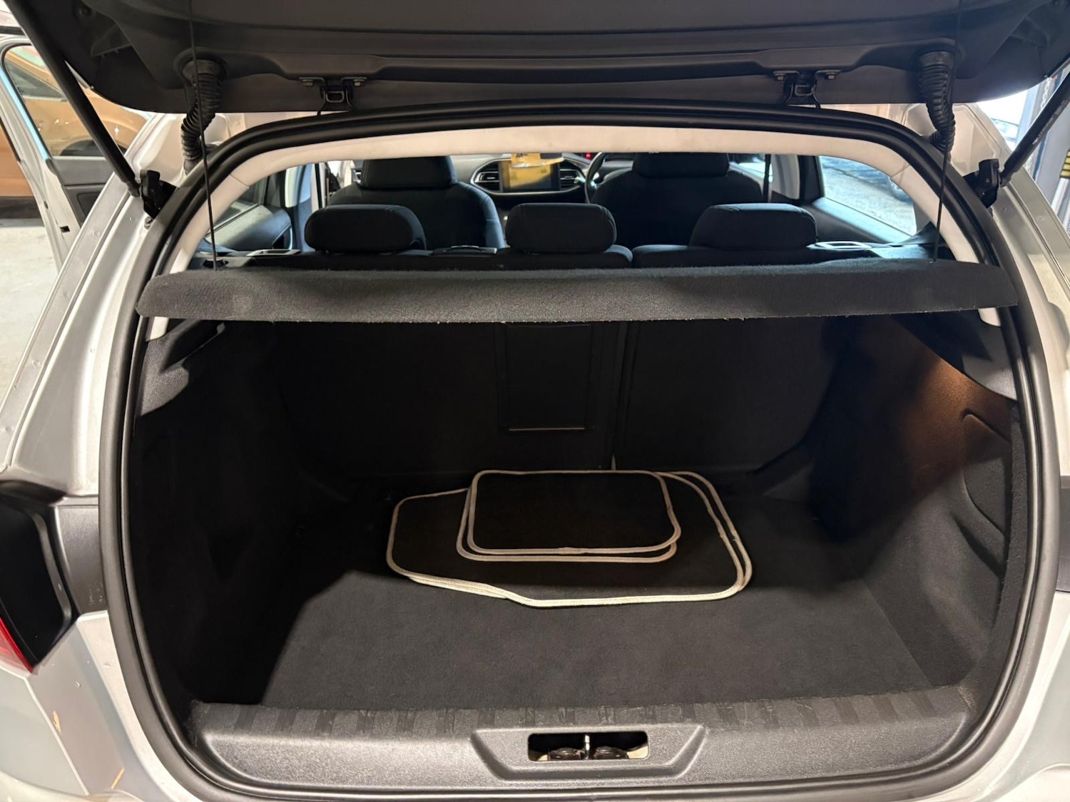 Used Peugeot 308 2015 for sale - 77438603: Photo 19