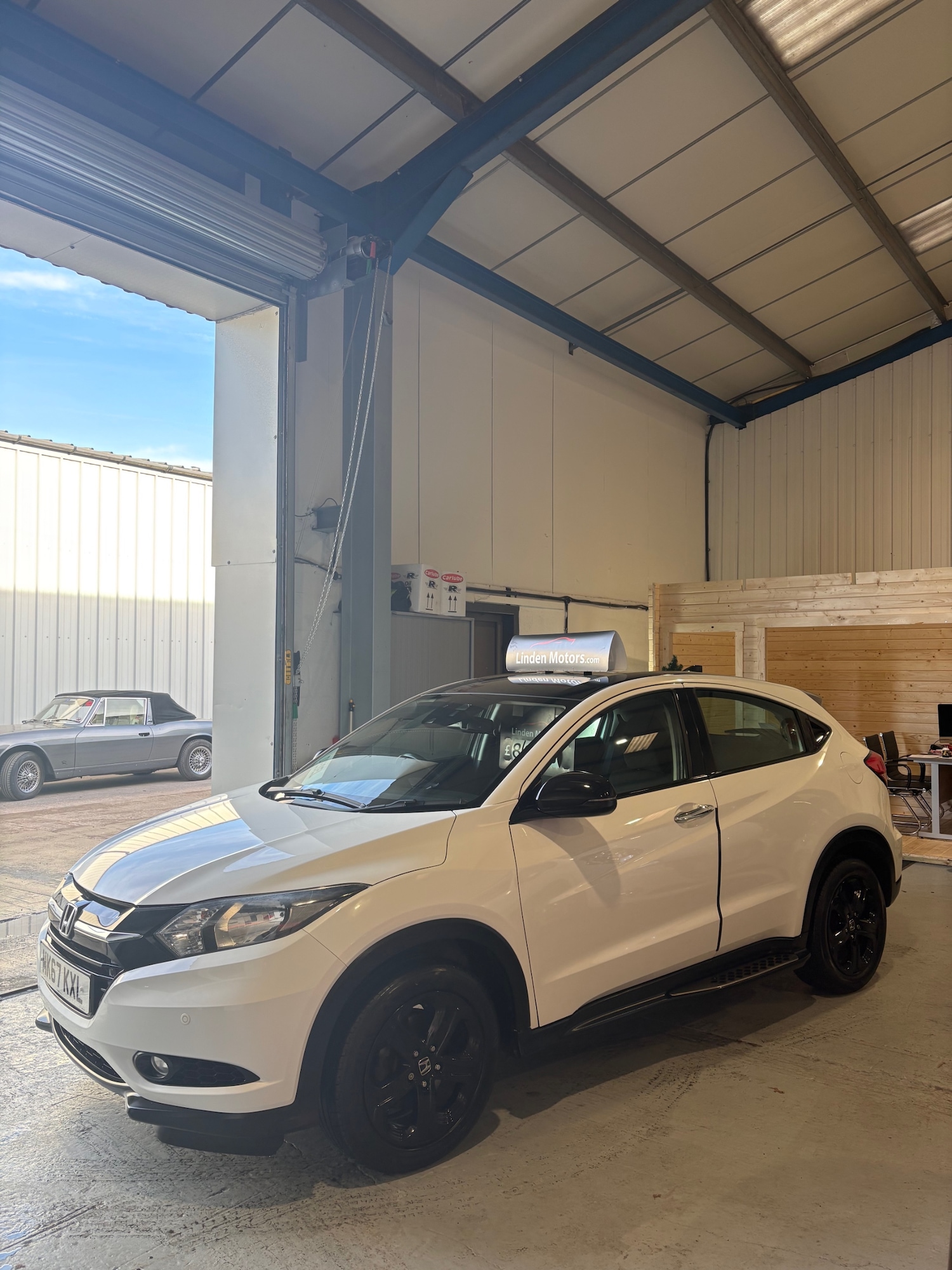 Used Honda HR-V 2018 for sale - 76638701: Photo 2